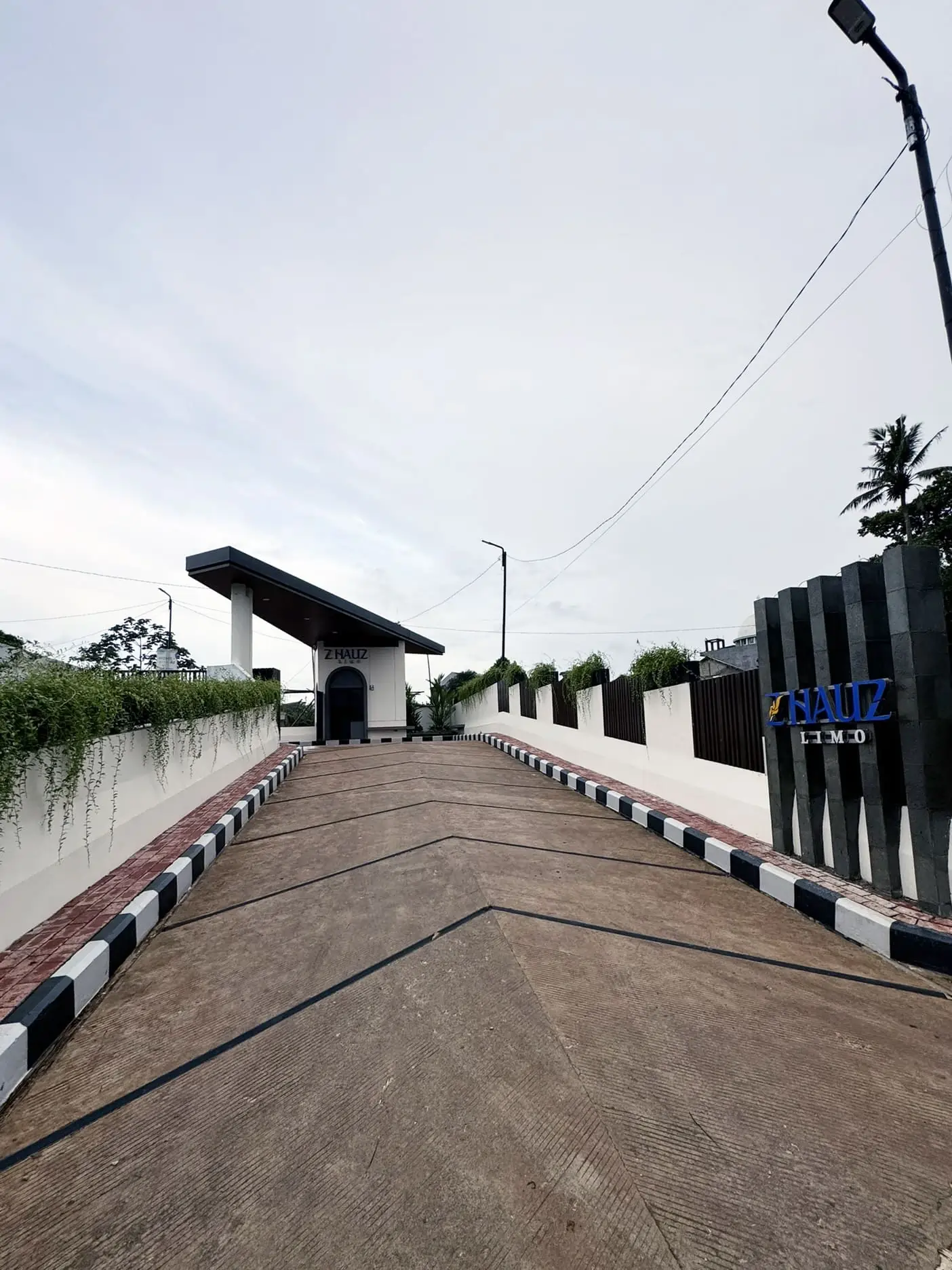 Maingate Z Hauz Limo