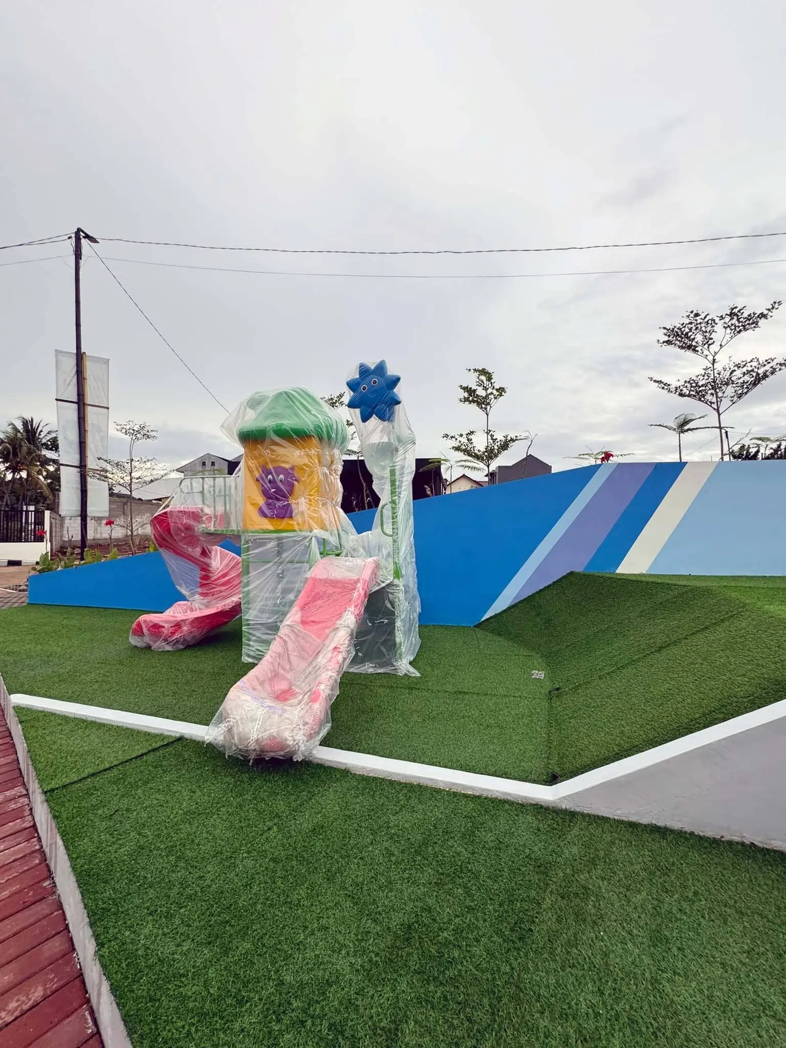 Playground Z Hauz Limo